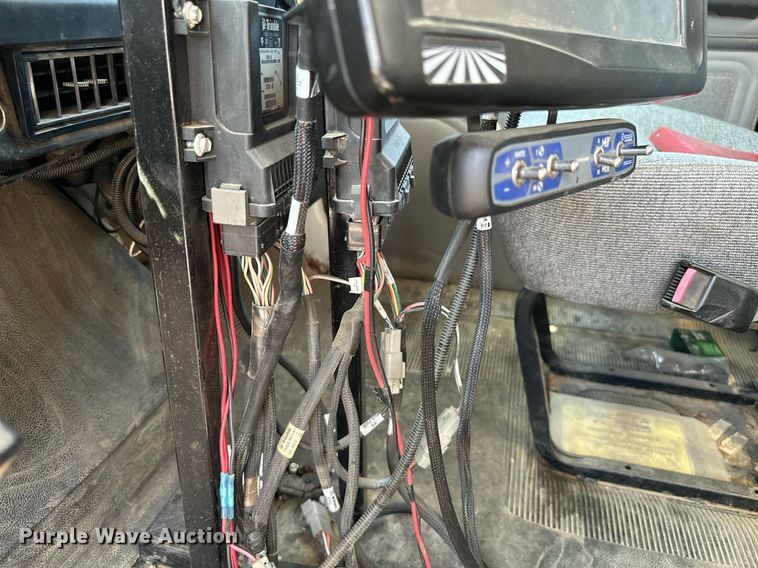 image for item ML9268 2000 International Turbo Easy Rider  applicator truck