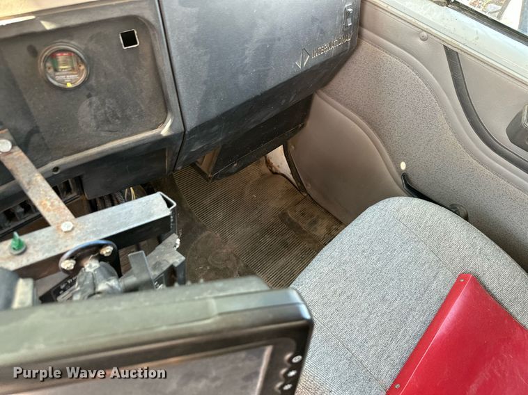 image for item ML9268 2000 International Turbo Easy Rider  applicator truck