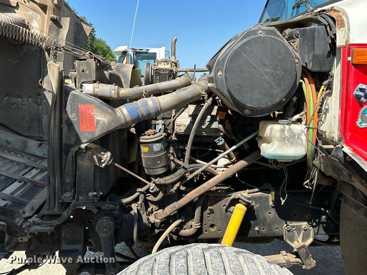 image for item ML9268 2000 International Turbo Easy Rider  applicator truck