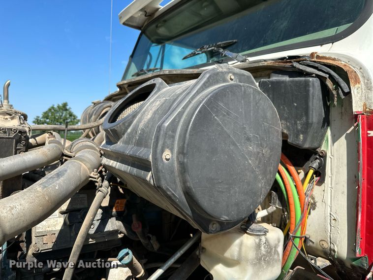 image for item ML9268 2000 International Turbo Easy Rider  applicator truck