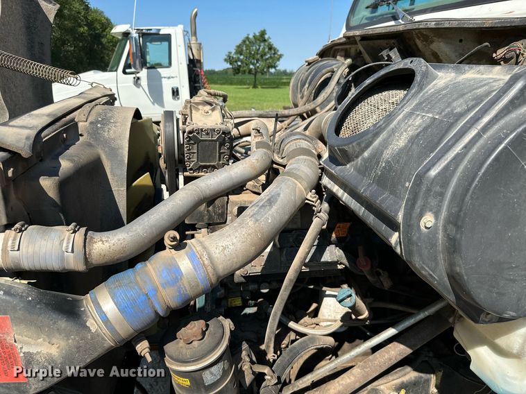 image for item ML9268 2000 International Turbo Easy Rider  applicator truck