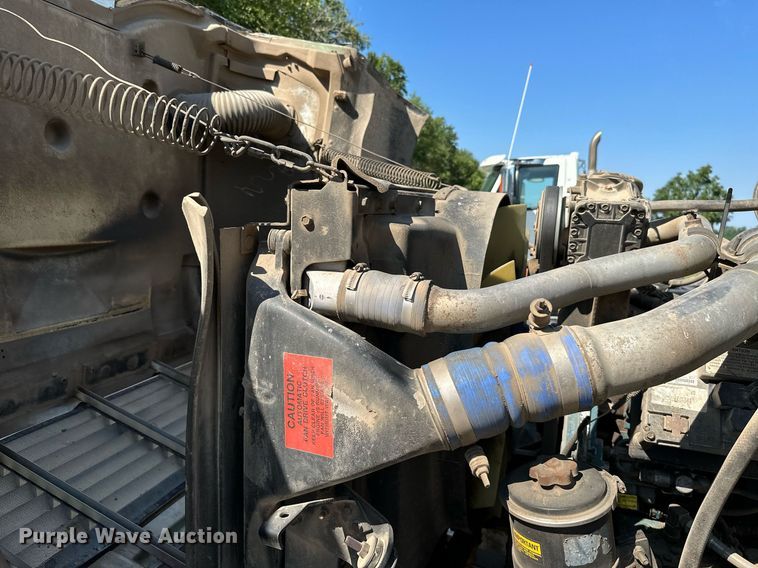 image for item ML9268 2000 International Turbo Easy Rider  applicator truck