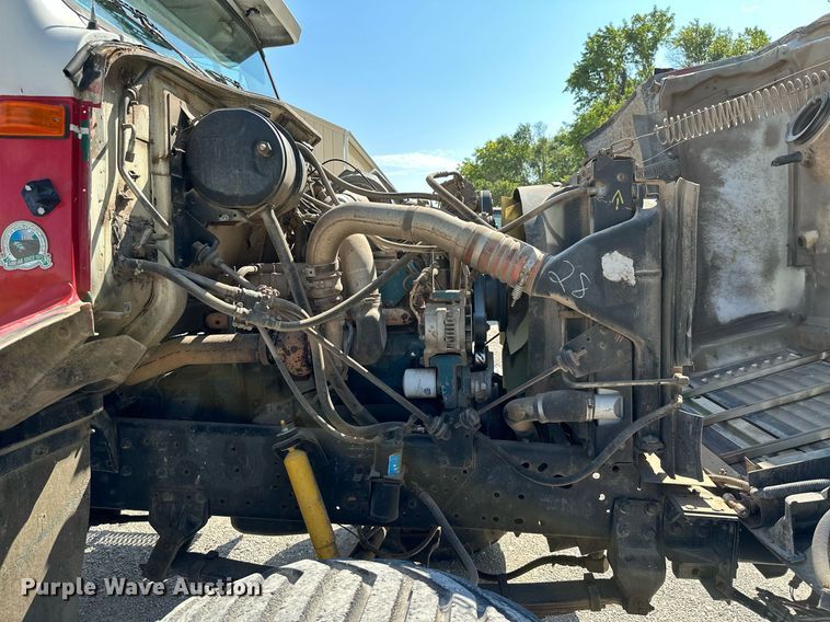 image for item ML9268 2000 International Turbo Easy Rider  applicator truck