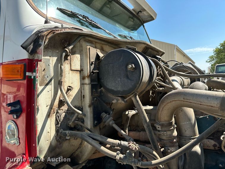 image for item ML9268 2000 International Turbo Easy Rider  applicator truck