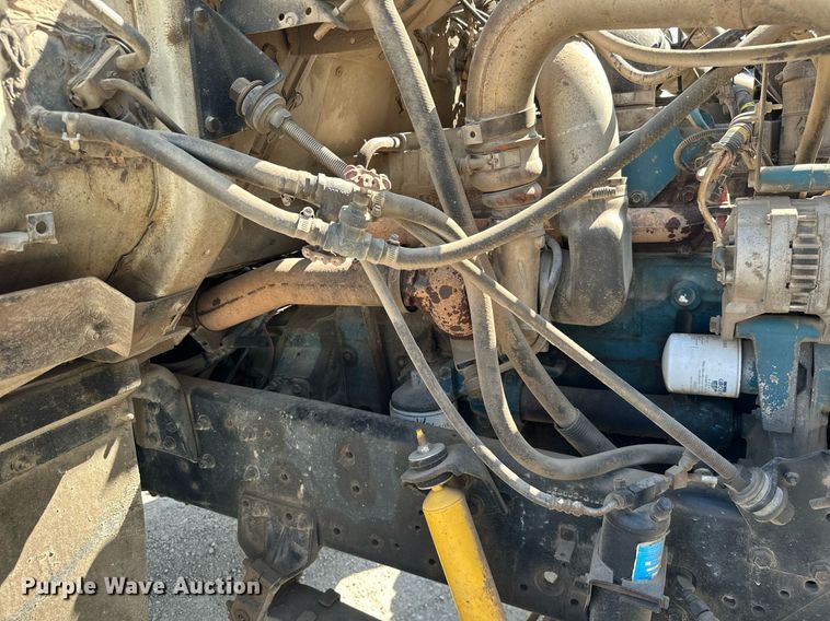 image for item ML9268 2000 International Turbo Easy Rider  applicator truck