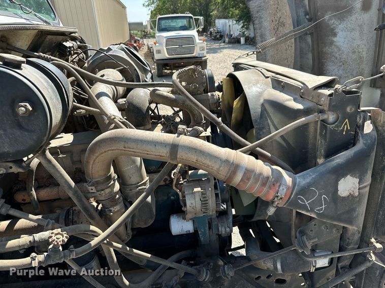 image for item ML9268 2000 International Turbo Easy Rider  applicator truck