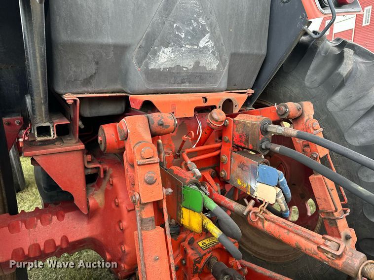 image for item MQ9386 International Hydro 186  tractor