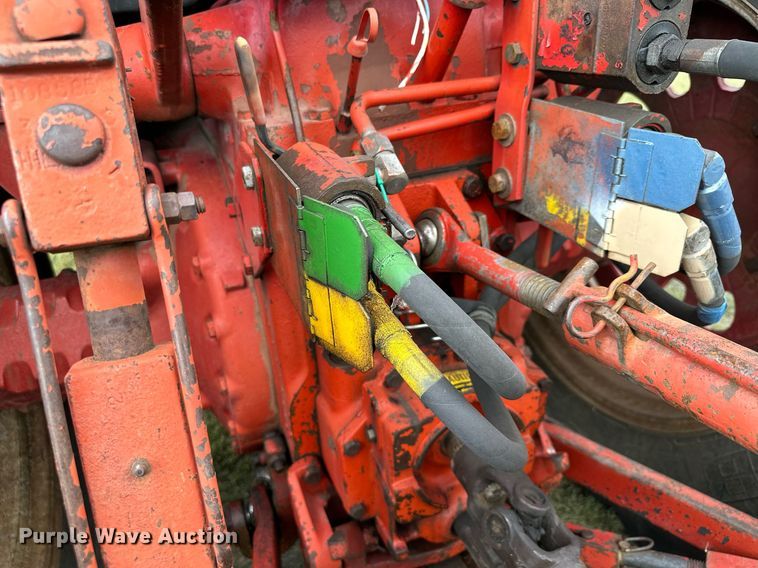 image for item MQ9386 International Hydro 186  tractor