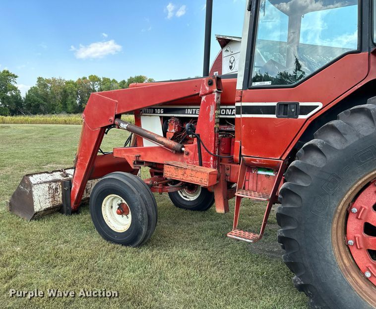 image for item MQ9386 International Hydro 186  tractor