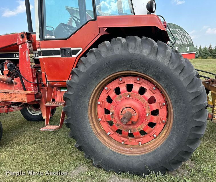 image for item MQ9386 International Hydro 186  tractor