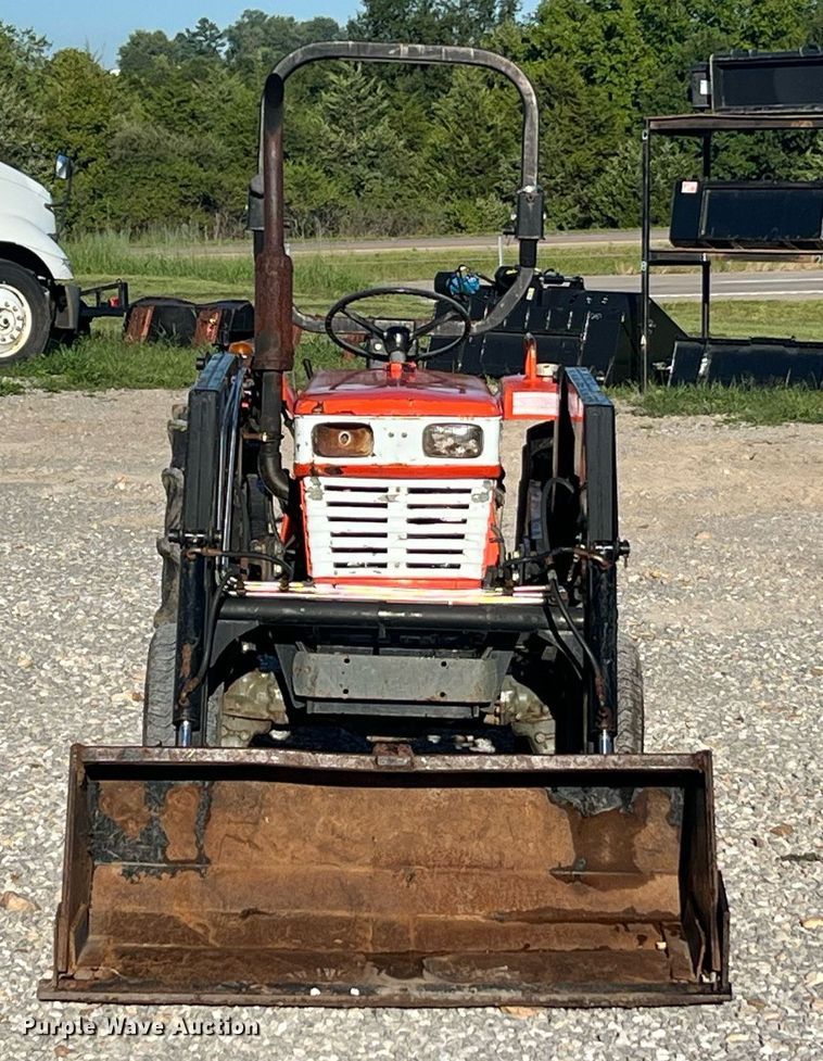 image for item NA9154 Yanmar YM2210D  MFWD tractor