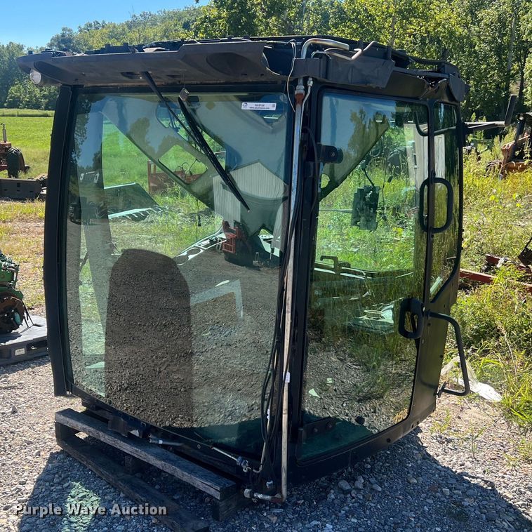 image for item NA9164 John Deere 9410R  tractor cab