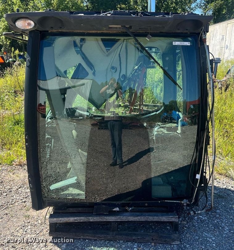 image for item NA9164 John Deere 9410R  tractor cab