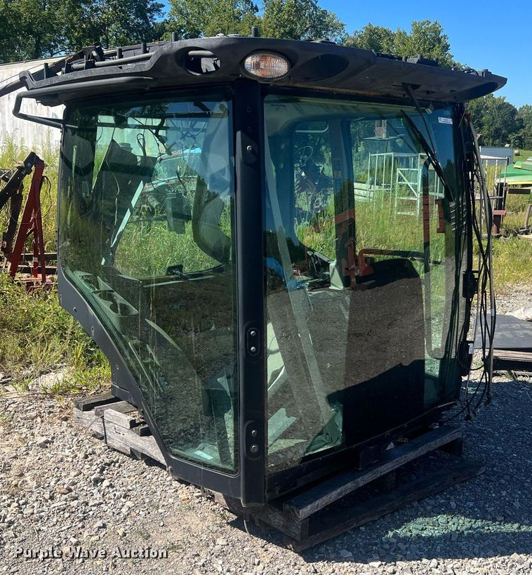 image for item NA9164 John Deere 9410R  tractor cab