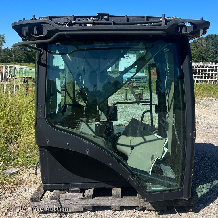 image for item NA9164 John Deere 9410R  tractor cab