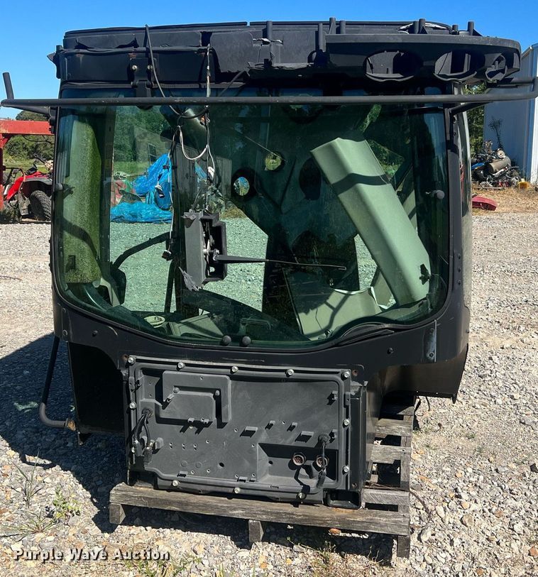 image for item NA9164 John Deere 9410R  tractor cab