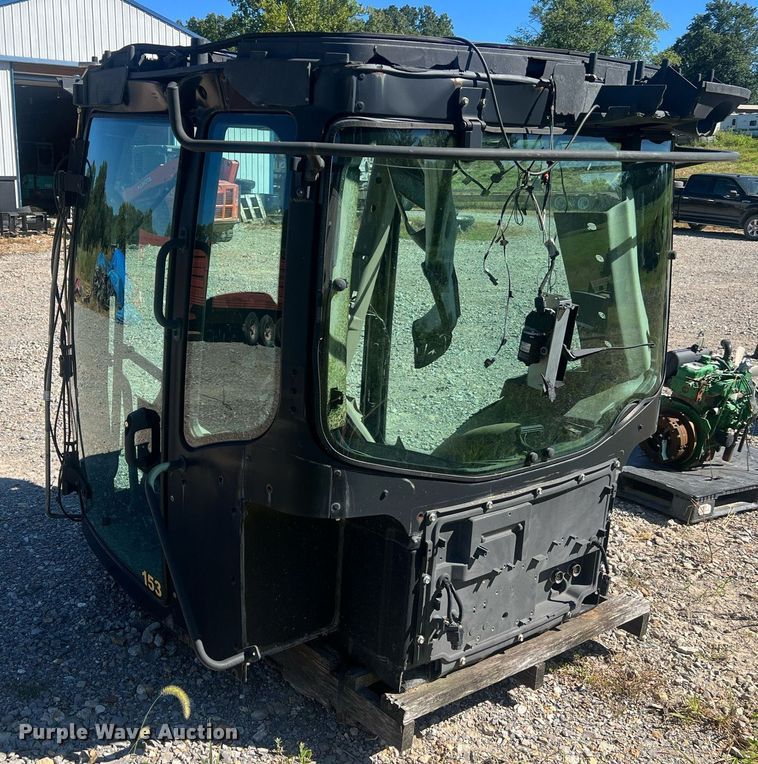 image for item NA9164 John Deere 9410R  tractor cab