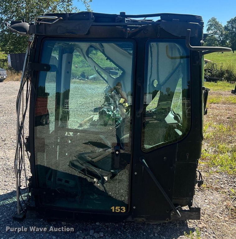 image for item NA9164 John Deere 9410R  tractor cab