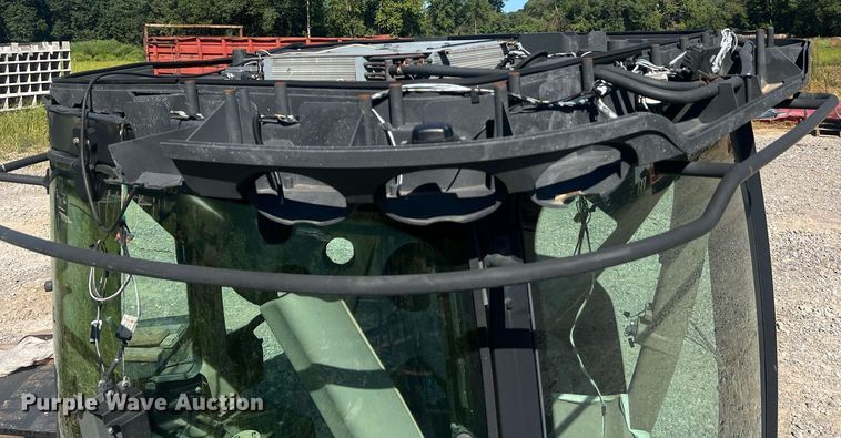 image for item NA9164 John Deere 9410R  tractor cab