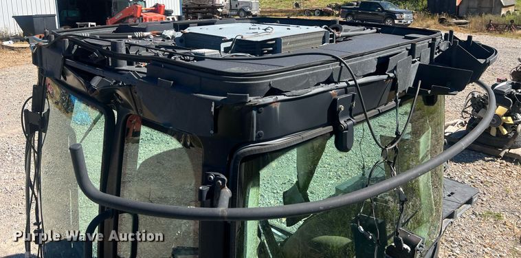 image for item NA9164 John Deere 9410R  tractor cab