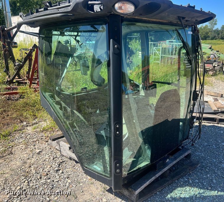 image for item NA9164 John Deere 9410R  tractor cab