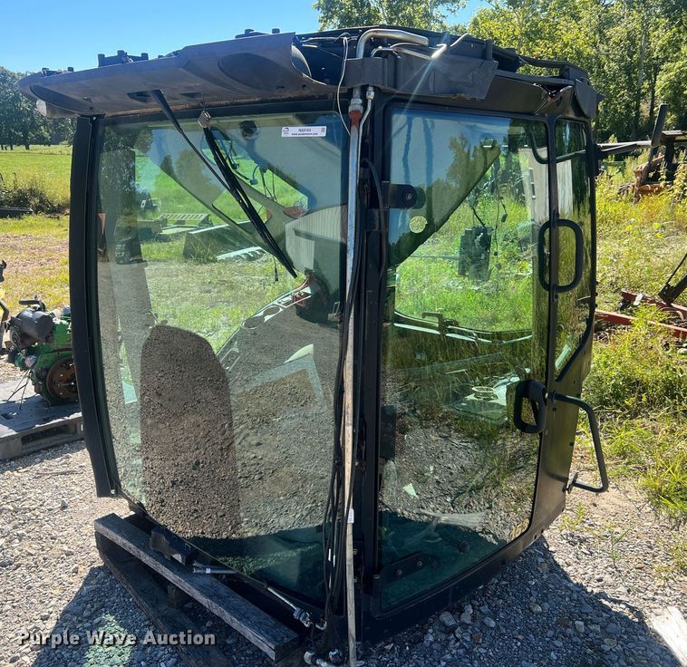image for item NA9164 John Deere 9410R  tractor cab
