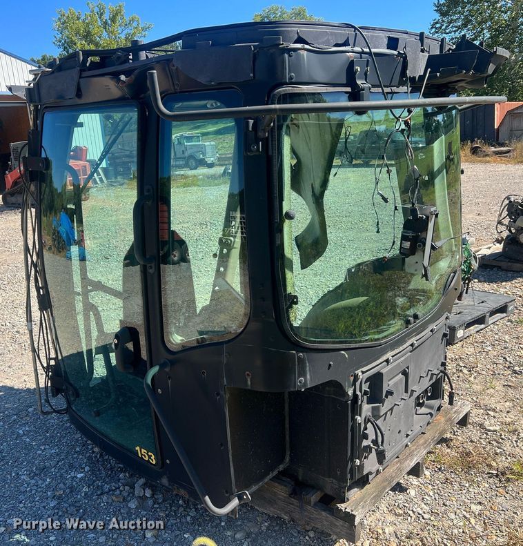 image for item NA9164 John Deere 9410R  tractor cab