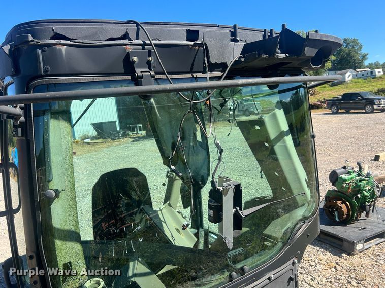 image for item NA9164 John Deere 9410R  tractor cab