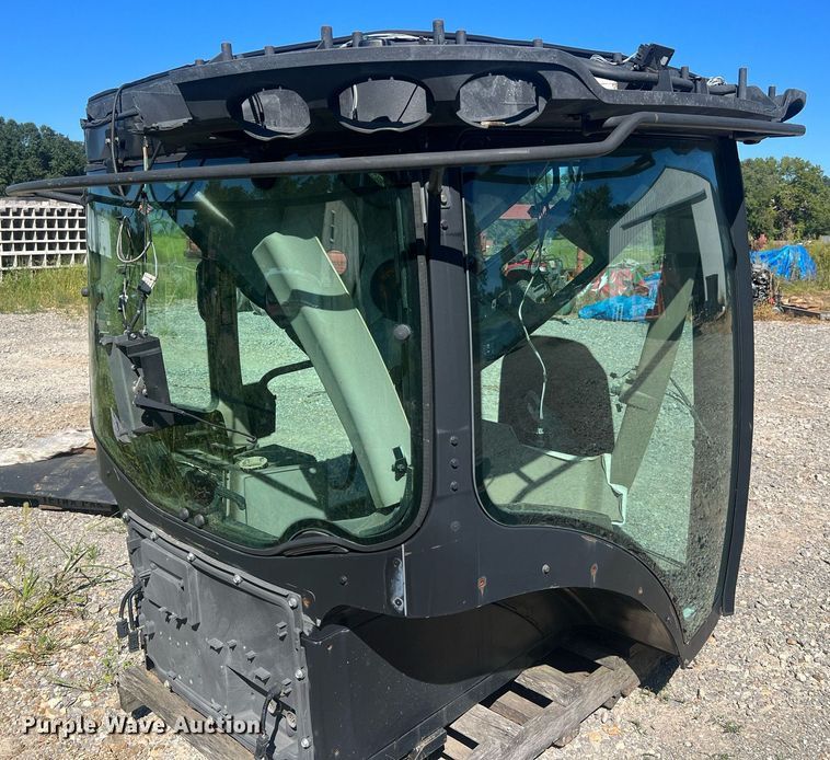 image for item NA9164 John Deere 9410R  tractor cab