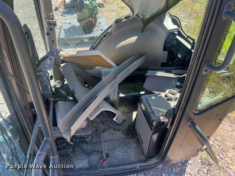 image for item NA9164 John Deere 9410R  tractor cab