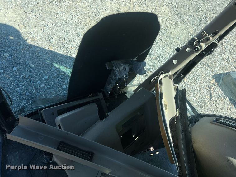 image for item NA9164 John Deere 9410R  tractor cab