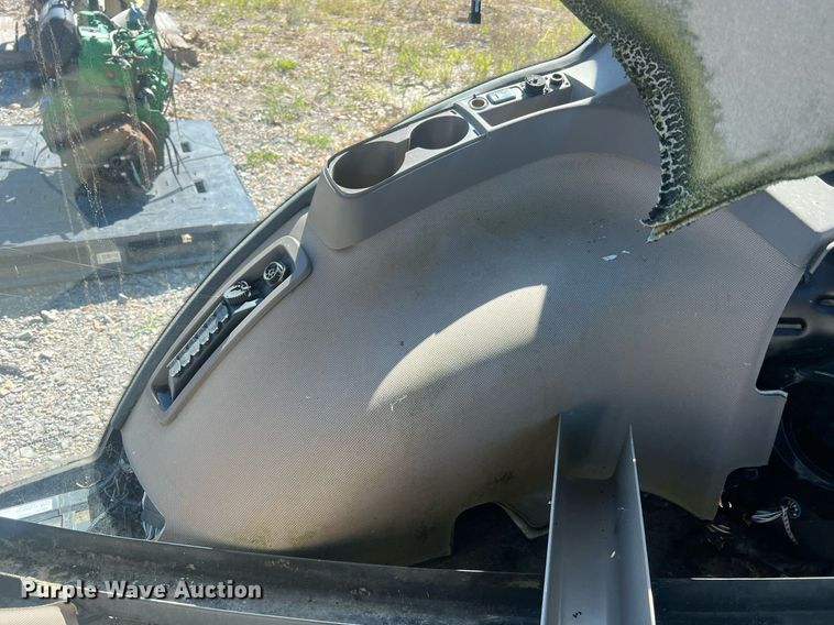 image for item NA9164 John Deere 9410R  tractor cab