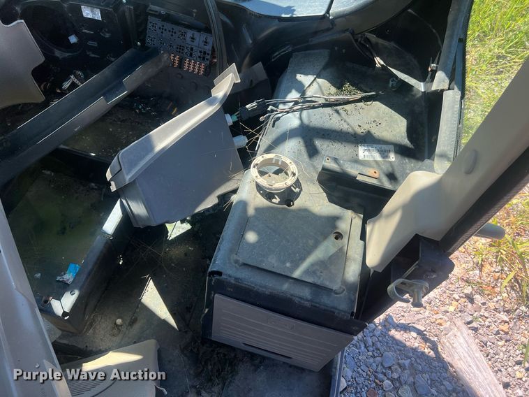 image for item NA9164 John Deere 9410R  tractor cab