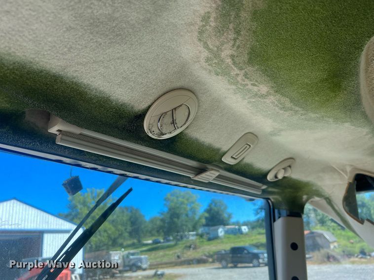 image for item NA9164 John Deere 9410R  tractor cab