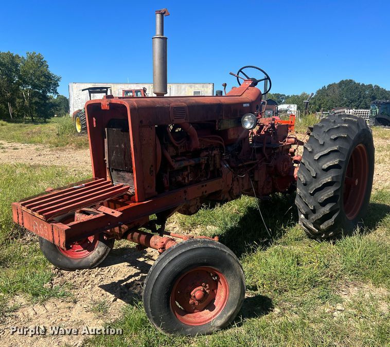 image for item NA9165 1964 International Harvester F806  tractor