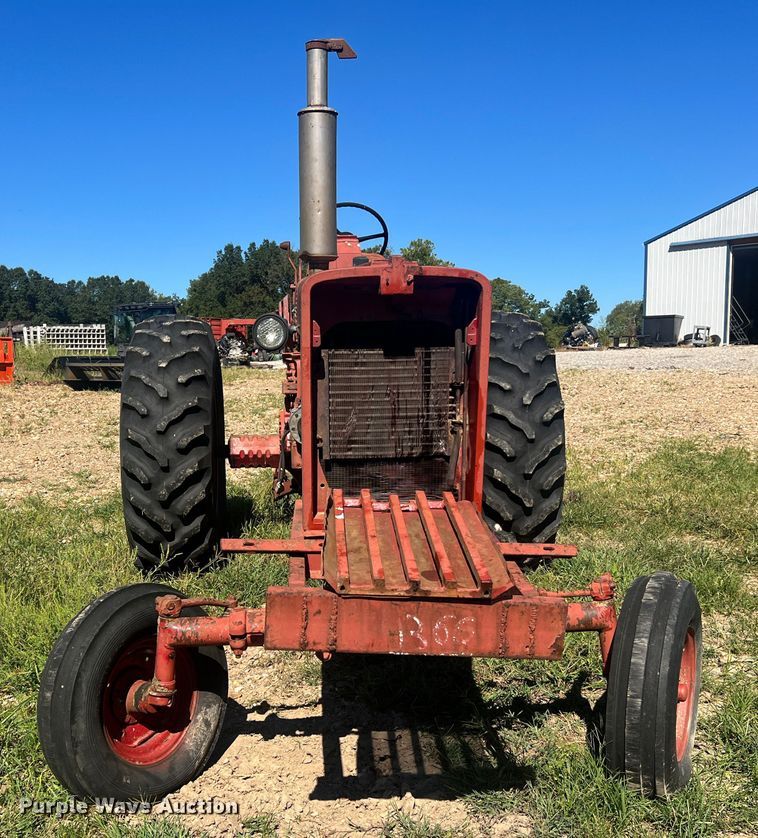 image for item NA9165 1964 International Harvester F806  tractor