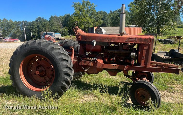 image for item NA9165 1964 International Harvester F806  tractor