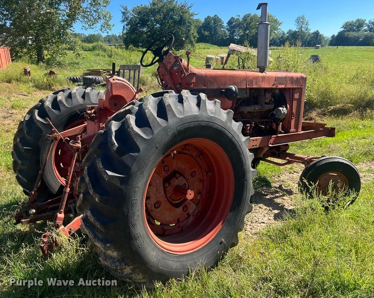 image for item NA9165 1964 International Harvester F806  tractor