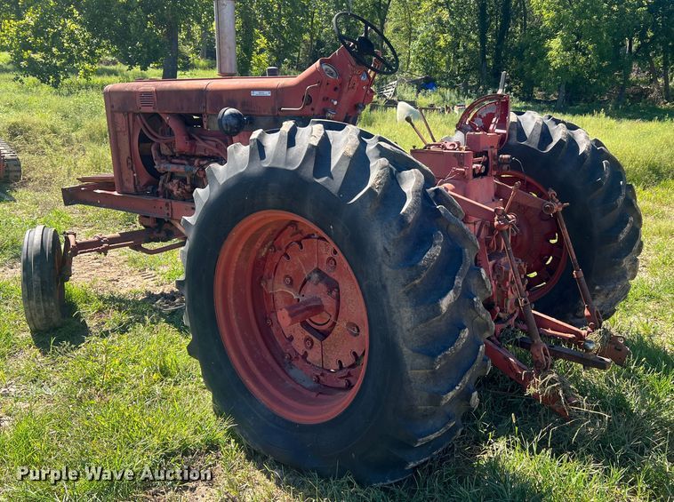 image for item NA9165 1964 International Harvester F806  tractor