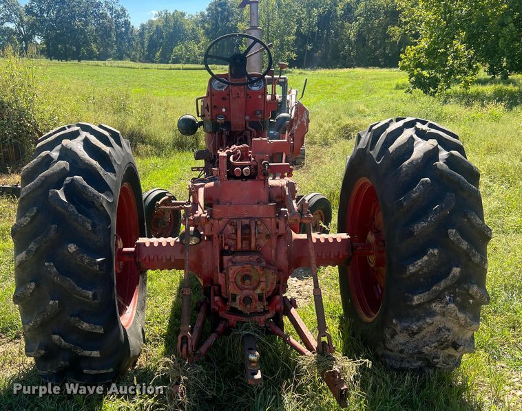 image for item NA9165 1964 International Harvester F806  tractor