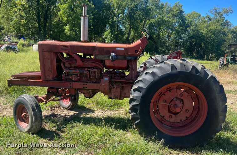 image for item NA9165 1964 International Harvester F806  tractor