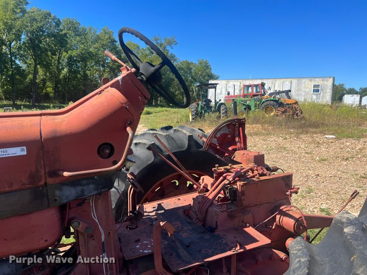 image for item NA9165 1964 International Harvester F806  tractor