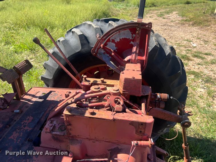 image for item NA9165 1964 International Harvester F806  tractor