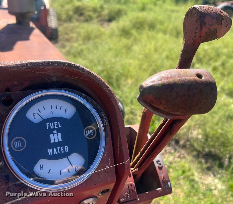 image for item NA9165 1964 International Harvester F806  tractor