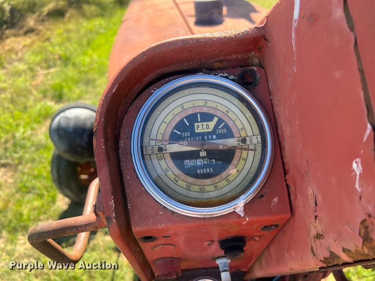 image for item NA9165 1964 International Harvester F806  tractor