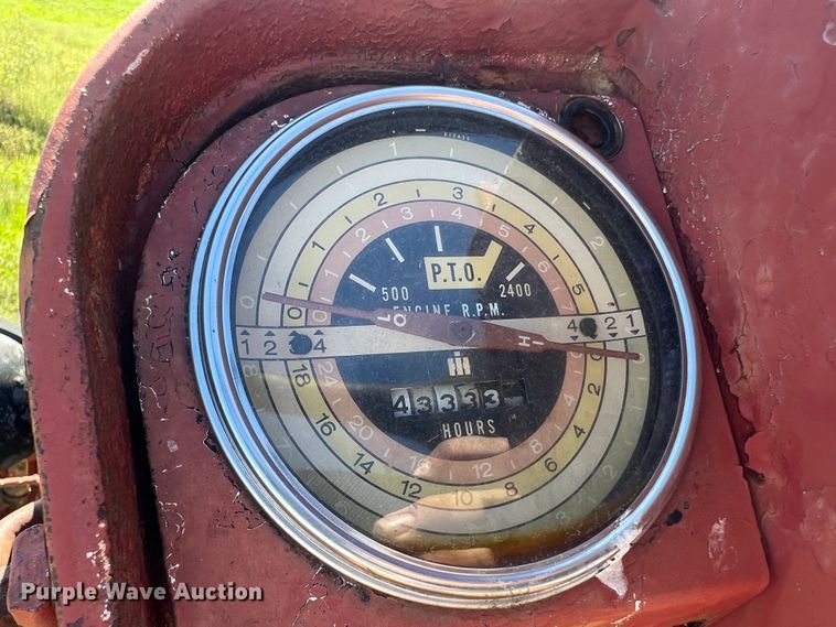 image for item NA9165 1964 International Harvester F806  tractor