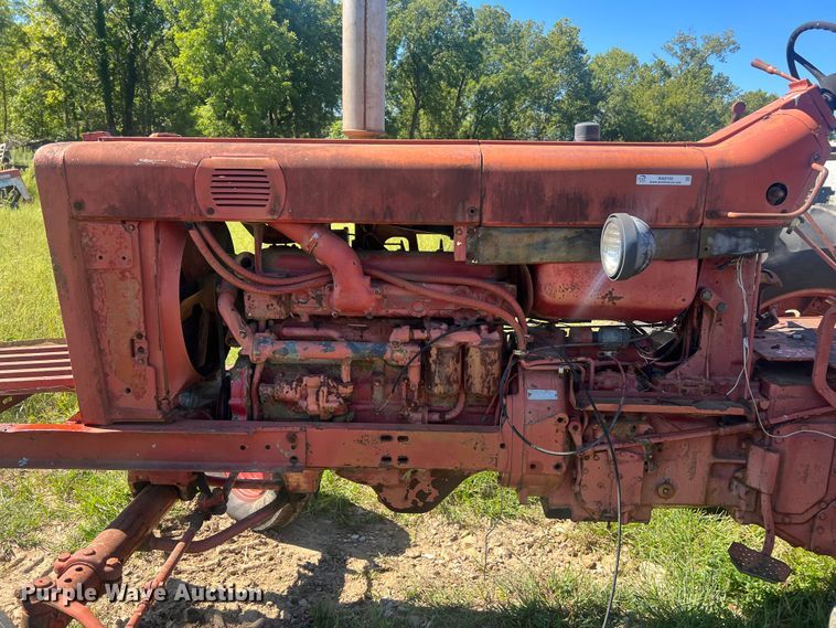 image for item NA9165 1964 International Harvester F806  tractor