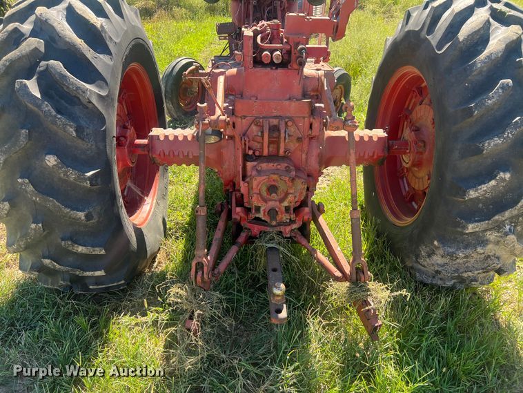 image for item NA9165 1964 International Harvester F806  tractor