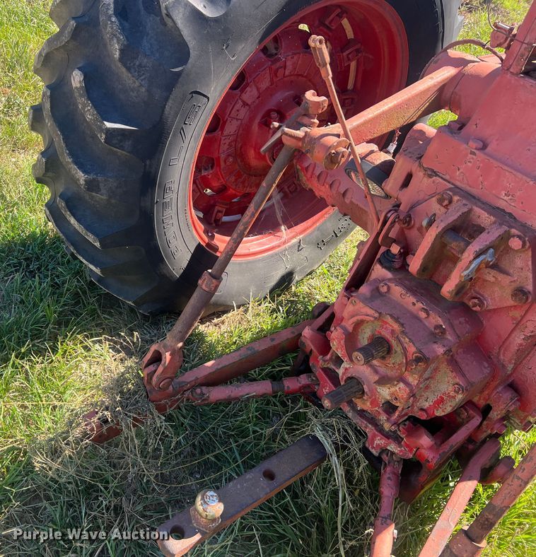 image for item NA9165 1964 International Harvester F806  tractor