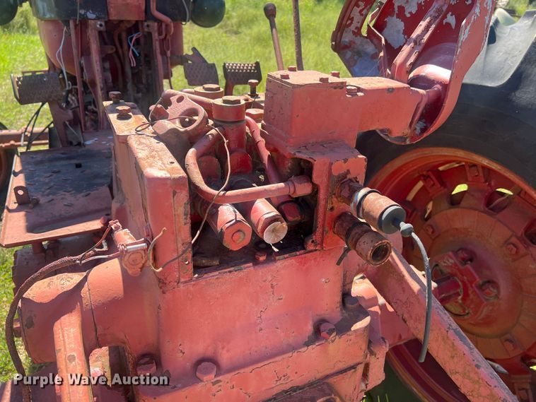 image for item NA9165 1964 International Harvester F806  tractor